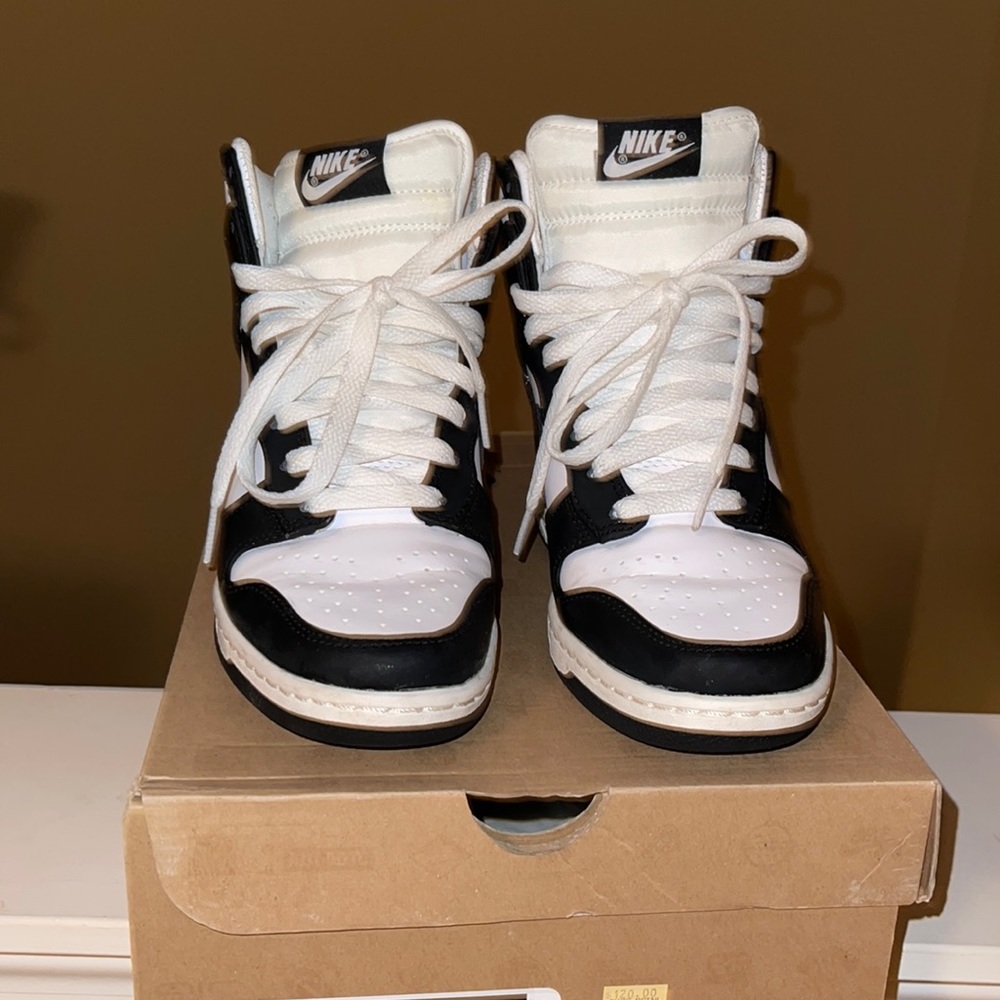 Nike sneaker heel
